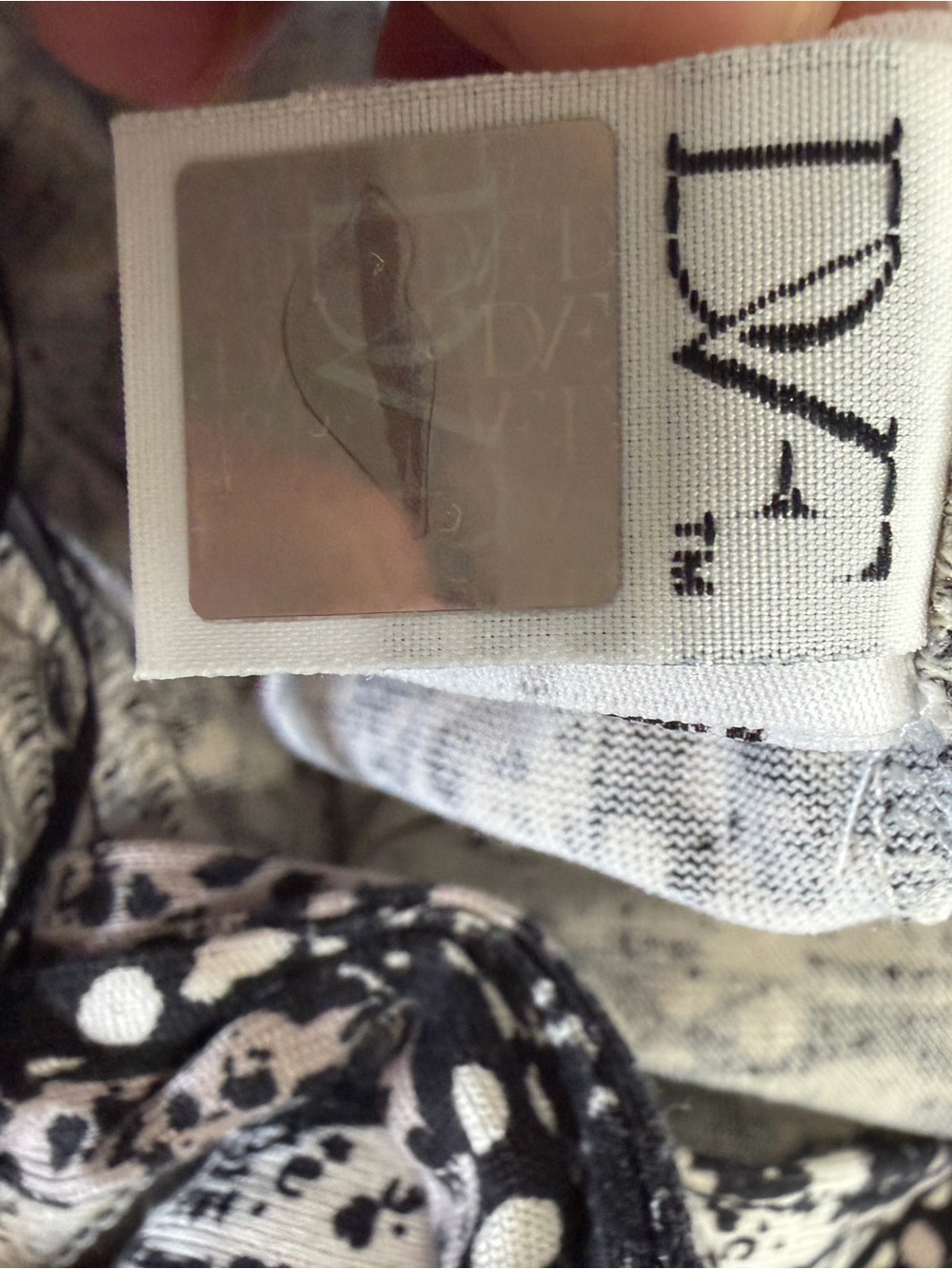 Diane Von Furstenberg Black and Gray Patterned Wrap Mini Dress 100% silk - Picture 6 of 7